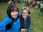 Kathleen Mahler und B&auml;rbel Lallecke waren beim 46. Harz-Gebirgslauf auf der elf Kilometer langen Walking-Strecke unterwegs (v.l.).