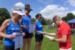 Auf der 6,3 Kilometer langen Strecke waren Verena Hildebrandt, Sandra Homann und Nicole Schlottag richtig schnell unterwegs (v.l.). Von den acht angetretenen Starterinnen in der Altersklasse W45 konnten sich alle drei die ersten Pl&auml;tze erlaufen.