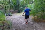 Abw&auml;rts und gef&auml;hrlich rutschig geht es wieder hinunter an den Flusslauf der Eine. Olaf Bothe kam unversehrt in das Ziel.