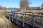 Harald F&uuml;mel hat mit Heike Lenz das richtige Lauftempo gefunden. In netter Begleitung und bei bestem Wetter l&auml;uft der „ewige Jungbrunnen“ auf den ersten Platz in der M70 &uuml;ber zehn Kilometer.
983: So oft es das Studium zul&auml;sst, l&auml;uft Lina Epperlein mit ihren Bode-Runners. Und das kann sie nicht nur schnell, sondern auch lange. Knapp am Gesamtsieg weiblich vorbei, beendete sie ihre 21,1 Kilometer.
