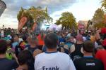 Fast 2.200 Teilnehmer fieberten dem Startschuss zum 15. Dresdner Nachtlauf &uuml;ber 11,5 Kilometer entgegen. 