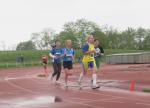 Triathletin Annegret Wille (3.v.r.) steuert Rang f&uuml;nf an.