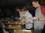 Das ansprechend hergerichtete Buffet wurde dicht umlagert und ausgiebig gepl&uuml;ndert.