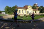 Die Damen mussten drei Mal um die Orangerie. Hier Aileen Sch&ouml;nherr auf ihrer zweiten Umrundung.