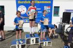 Kleine „Gaensef&uuml;&szlig;e“ ganz gro&szlig;! Emily Siebert und Rieke Lucie Zaschke von der Gaensefurther Sportbewegung laufen souver&auml;n auf Gesamtplatz zwei und drei &uuml;ber die 1,5 Kilometer-Distanz.