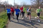 Die Langdistanz &uuml;ber 14 Kilometer &uuml;berholt die Genussl&auml;ufer der 5,5 Kilometer-Strecke (Sabine B&ouml;rner, Simone Rockmann (SG Salzlandsparkasse) und Manuela Tietze (SC Bernburg) (v.l.)