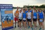 Die Bode-Runners treffen vor dem Start zum Jubil&auml;umslauf auf Sportreporter Norbert Wulf (li.) Daneben v.l. Claudia Meier, Renate Liedtke, Sabine B&ouml;rner, Dirk Meier, Sybille Sch&auml;per, Katrin Winkler-Hindricks, J&ouml;rg Sch&auml;per, Josef Hindricks, Tina B&ouml;rner (Hamburg), Jens-Uwe B&ouml;rner, Sylvia K&ouml;hn.