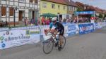 Deb&uuml;tant Nico Mahler nach seiner ersten Rennradrunde auf dem Marktplatz in Arendsee. Ein paar Kurven sp&auml;ter geht es erneut auf weitere 13 Kilometer hinaus aus der Stadt.