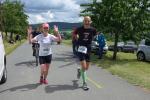 Katrin Krebs von der Gaensefurther Sportbewegung strahlt auf ihren letzten Marathonmetern. Sie lief bei ihrem allerersten Marathon gleich auf Platz und Sieg, was so manchen Schmerz vergessen l&auml;sst.