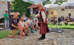 Er ist nun Ritter und niemandes Knecht mehr - diesen Ritterschlag hat sich Oliver Klepsch nach 55 Kilometern harter Laufarbeit redlich verdient! Er ist nun Ritter und niemandes Knecht mehr - diesen Ritterschlag hat sich Oliver Klepsch nach 55 Kilometern harter Laufarbeit redlich verdient!
