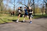 Am Ende sollte Emily Siebert (Mitte) den Kampf der drei Platzierten um den Meistertitel im Stra&szlig;enlauf gewinnen.