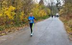 Konzentriert spult Christa Fümel ihre fünf Kilometer beim Armeleuteberg ab. Am Ende belegte sie den zweiten Platz in ihrer Altersklasse W65. Konzentriert spult Christa Fümel ihre fünf Kilometer beim Armeleuteberg ab. Am Ende belegte sie den zweiten Platz in ihrer Altersklasse W65.