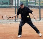 Hans-Georg Schneider gewann sein Einzel in 2 S&auml;tzen mit jeweils 6:0.