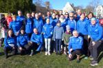 Sonne satt, gute Laune und ein L&auml;cheln beim Gruppenfoto der Gaensefurther vor dem Start zum 44. Einetallauf in Aschersleben! Eine Handvoll Bode-Runners war noch bei der Parkplatzsuche. 