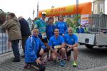 Eisenach, kurz vor 6:00 Uhr, vor dem Start des Supermarathons &uuml;ber 73,5 Kilometer mit den Teilnehmern J&ouml;rg Sch&auml;per, Katrin Winkler-Hindricks, Sabine B&ouml;rner, Dirk Meier, Sylvia K&ouml;hn und Jens-Uwe B&ouml;rner (v.l.)