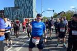 Ehefrau Nancy Bothe hatte alles eingef&auml;delt und ihren Mann zum 50. Geburtstag f&uuml;r den Hamburg Marathon angemeldet. Vor dem Startschuss kommen jedoch gelegentlich Zweifel, ob das so eine gute Idee war.