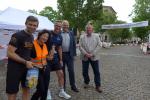 F&uuml;r die feierliche Er&ouml;ffnung des Salzland-Laufes waren in diesem Jahr Eugen Keller (Gesch&auml;ftsf&uuml;hrer der Stadtwerke Sta&szlig;furt), Orga-Team-Mitglied Sabine B&ouml;rner, Daniel Bierbach (Gesch&auml;ftsf&uuml;hrer der Wobau Sta&szlig;furt), Frank Pr&uuml;&szlig;e (B&uuml;rgermeister Partnerstadt Lehrte) sowie Sta&szlig;furts Oberb&uuml;rgermeister René Zok zust&auml;ndig. Im Anschluss gab es f&uuml;r sie und die Zuschauer am Streckenrand zahlreiche spannende Wettk&auml;mpfe zu bestaunen. 