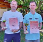 Ronny Selig (r.) von der Gaensefurther Sportbewegung setzte sich im
Finale gegen Maurice Witt (Westeregeln) sowie Detlef Frank (l.) durch.
