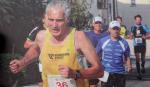 Triathlet Stefan Berger (3.v.r.) holte sich in Sch&ouml;nebeck den Sieg in Altersklasse m50 &uuml;ber 13,26 km.