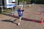 Arme hoch, denn die 6-j&auml;hrige Rieke Lucie Zaschke wei&szlig;, dass ihr Vorsprung zu Platz 2 in der weiblichen Altersklasse bis 8 Jahre reichen wird.
