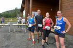 Kurze Verschnaufspause am Loipenhaus, bevor der h&ouml;chste Punkt der Strecke mit 875 H&ouml;henmetern erreicht wird: Nancy Bothe, Christian Siebert, Katrin Sch&ouml;nfeldt (SG Salzlandsparkasse) und Verena Hildebrandt (v.l.)