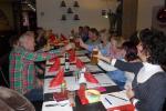 Auf eine erfolgreiche Jahresbilanz- die Mitglieder der Laufgruppe trafen sich im Salzlandcenter Sta&szlig;furt in fr&ouml;hlicher Runde zur Auswertung.