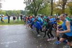 „Auf die Pl&auml;tze, fertig, los!“ Start zum letzten Wertungslauf im Solvay-Cup &uuml;ber 5,7 Kilometer.