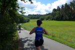 Sabine durchl&auml;uft hier die traumhafte Landschaft der Mecklenburgischen Seenplatte.
