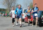 Olaf Moch und Florian B&ouml;rner (r.) auf der Laufrunde. Foto: Sven Projahn