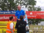 Landesmeister J&uuml;rgen Eisfeld nimmt die Gl&uuml;ckw&uuml;nsche entgegen.
