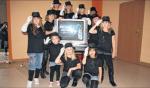 Die M&auml;dchen sind Michael-Jackson-Fans durch und durch. Auch ihre Auftrittskleidung haben sie ihrem Idol angepasst. Foto: N. Bergling, Volksstimme