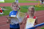 Die Gaensefurther Athletinnen Lena Nowaczek und Fabienne S&auml;misch sind stolz auf ihre 4 Urkunden von den Anhalt-Meisterschaften in Dessau. 