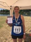 Sehr gut vorbereitet ging Anke Delius an den Start &uuml;ber die Halbmarathondistanz und freute sich &uuml;ber die geschafften 21 Kilometer. &Uuml;ber viele Wochen hatte sie mit Trainingspartnerin Kirsten Geist die langen Laufeinheiten ge&uuml;bt.