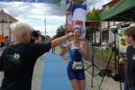 Nach 01:20:25 Stunden finisht Sabine B&ouml;rner ihren bisher besten Triathlon.