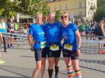 Sogar international waren die Bode-Runners der Gaensefurther Sportbewegung unterwegs! Nicht am Kap und auch nicht in der Landeshauptstadt: Christa und Harald F&uuml;mel sowie Verena Hildebrandt (v.l.) starteten in Bregenz beim Drei-L&auml;nder-Marathon. Verena absolvierte einen Halb- und die beiden F&uuml;mels einen Viertelmarathon. Alle Starter &uuml;ber die komplette Marathondistanz laufen bei diesem Event am Bodensee nicht nur in Deutschland. Einige Kilometer sind auch in der Schweiz und in &Ouml;sterreich zu absolvieren.