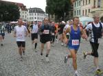 Nach dem Start auf einen Rundkurs &uuml;ber die Halbmarathondistanz.. 