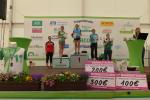 Ehre wem Ehre geb&uuml;hrt! Die drei besten Frauen &uuml;ber die Marathondistanz nehmen ihre Preise entgegen. Stefanie Nowak von der Gaensefurther Sportbewegung darf auf das h&ouml;chste Treppchen!