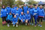 Der Regen hatte Erbarmen und h&ouml;rte p&uuml;nktlich zum Start des 17. Solvay-Laufs in Bernburg auf. Da stellten sich die Bode-Runners der Gaensefurther Sportbewegung auch noch schnell f&uuml;r ein Gruppenbild auf.