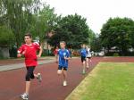 Neuling Moritz Himpenmacher &uuml;berquerte als Dritter im 800m Lauf die Ziellinie.