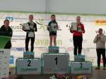 Eine stolze Emily Siebert auf dem Siegertreppchen beim 16. Tangerm&uuml;nder Elbdeichmarathon.