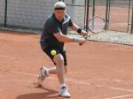 Manfred Rademann und die erste Herren 50-Mannschaft zogen gegen Oschersleben knapp den K&uuml;rzeren. Foto: Enrico Joo, Volksstimme  